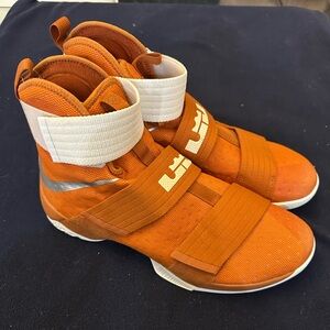 Nike Lebron Soldier 10 Texas Longhorns, new, no box